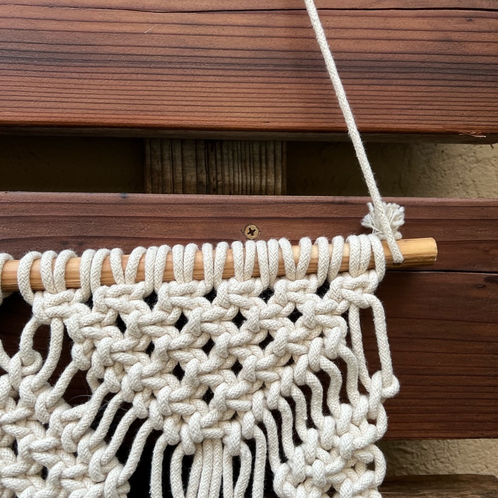 Macrame wall hanging - Picture 3 of 3